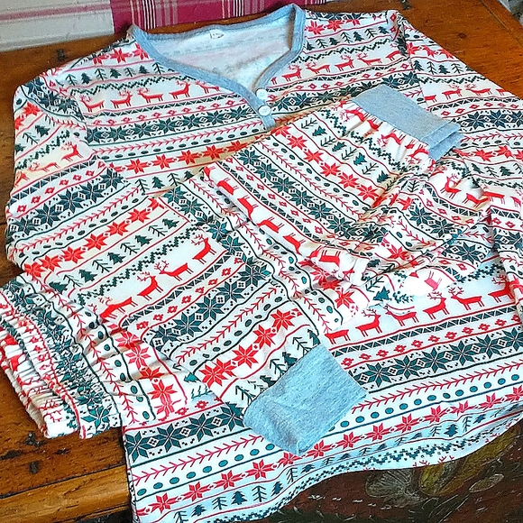 Medium Women's Christmas/Winter Pajamas - Picture 1 of 6